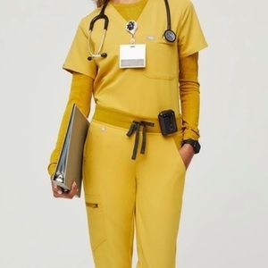 FIGS Scrub Set - Light Gold 💛